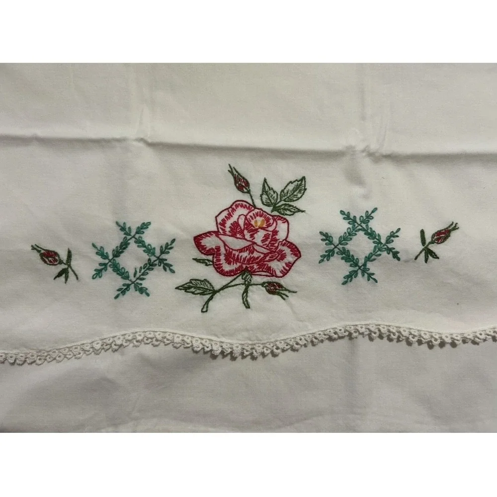 Vintage Set of 2 White Pillowcases Floral Embroidery and Tatting